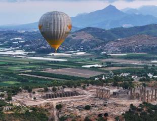 Hot air balloon tours offer sky-high view of Antalya’s rich heritage