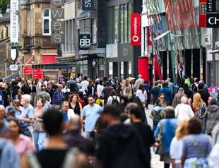 Germany to crack down on illegal work in nail bars, barber shops