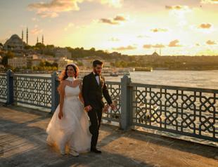 Couples capture romance in sunset photo shoots on Istanbul’s Golden Horn