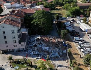Aftershocks keep residents outdoors after magnitude 6.1 quake hits Balıkesir