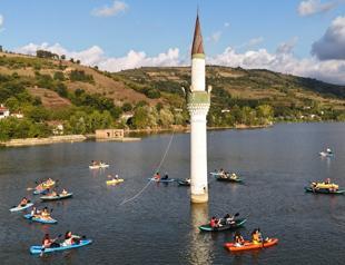 Submerged minaret in Samsun emerges as hub for water sports