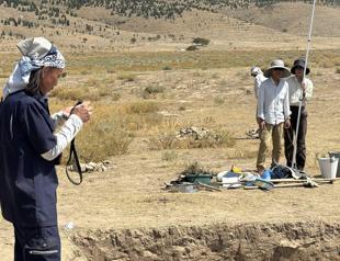 Japanese students trained at excavations