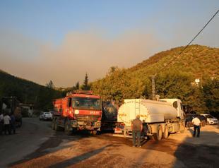 Firefighters, volunteers mobilize as wildfires force evacuations in southern Türkiye