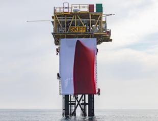 Greenpeace stages Anish Kapoor art protest