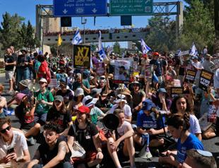 Israelis launch nationwide strike as mass protests call for deal