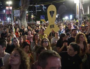 Mass rally in Tel Aviv calls for end to Gaza war, hostage deal
