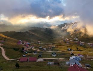 Climate crisis alters vacation routes as tourists flee heat and fires