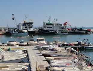 Turkish fishermen gear up to return to sea after seasonal break