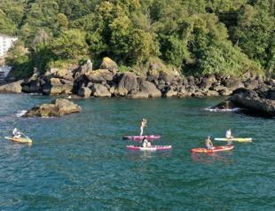 Black Sea waters attract paddleboarding enthusiasts