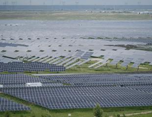 China rushes to build out solar, and emissions edge downward