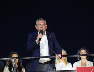 Özel says CHP backs civil servants amid wage dispute