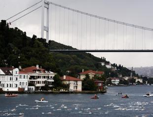 Thousands take on annual Bosphorus Cross-Continental Swim