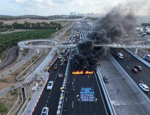 Israeli protesters call for hostage deal ahead of cabinet meeting