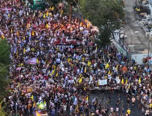 Israeli protesters demand hostage deal as cabinet meets