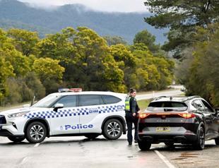 Police search Australian bush for gunman