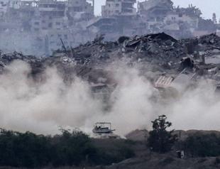 Israel ups pressure on Gaza City as Trump talks post-war plan