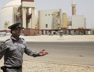 Irans currency falls to near-record lows on European snapback sanctions threat