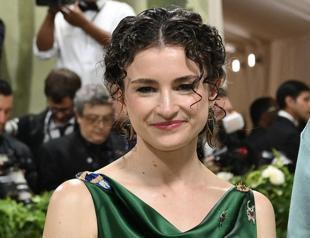 Vogue appoints Chloe Malle to replace Anna Wintour