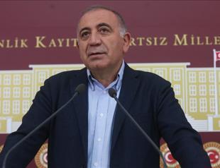 Tekin pledges loyalty to CHP as he faces discipline