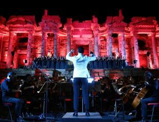 ‘Carmina Burana’ echoes through ancient theater of Hierapolis