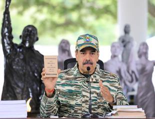 Venezuelas Maduro urges dialogue after Trump threat