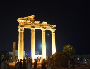 ‘Blood Moon’ casts spectacular scenes across Türkiye
