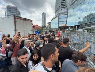 Tension rises as CHP confronts interim Istanbul chairs arrival