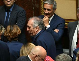 French government ousted in parliament confidence vote