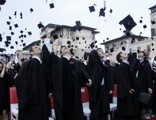 Türkiye surpasses OECD average in university graduation rates