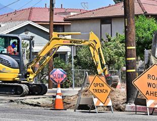 Fed poised for first 2025 rate cut amid rising political tension