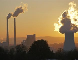 Bank fossil fuel financing twice that for alternatives: Study