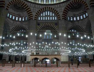 Court halts dome restoration at Selimiye Mosque amid controversy