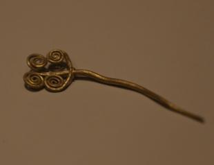 Gold brooch and rare jade stone unearthed in Troy