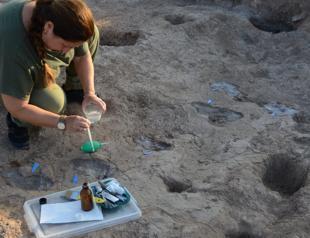 Mound reveals 7,000-year-old human footprints