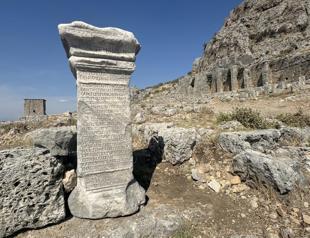 Tomb of Roman benefactor unearthed in Antalya