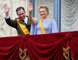EU-member Luxembourg enthrones monarch, drawing hundreds