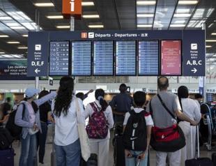 French air traffic controllers cancel three-day strike