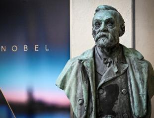 Appetite-regulating hormones in focus as first Nobel Prizes fall