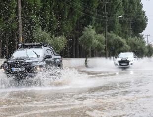 Rains deluge Western Türkiye, sparking major flooding