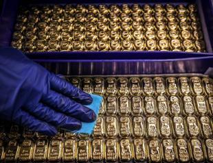 Gold tops $4,000 for first time as traders pile into safe haven