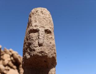 Face carving found on T-pillar backs human figure theory
