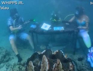 Palau leader in world first underwater interview