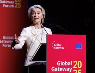 EU woos developing nations at investment forum