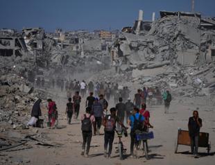 Palestinians return to devastated Gaza City as truce holds