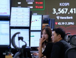 Asian equity markets drop after Trump reignites tariff row