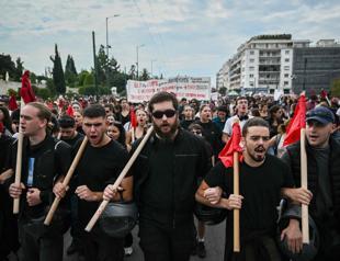 Greeks strike again against 13-hour work reform