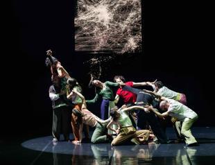 Modern dance ‘Delirium’ questions digital age