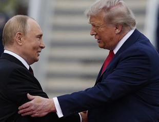 Trump to meet Zelensky after announcing Putin summit