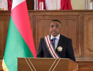 Army colonel sworn in as Madagascar president