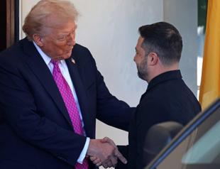 Trump suggests too soon for Tomahawks in talks with Zelensky